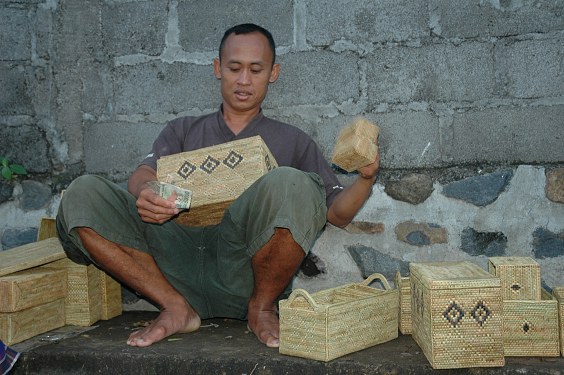 Wunderschöne Flechtarbeiten werden auf Bali produziert - die Formen variieren von Ort zu Ort