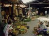Idyllische Szene auf dem Markt von Karangasem